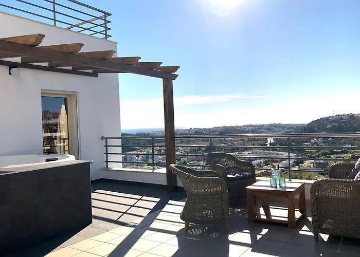 L Amazing Terrasse With Jacuzzi Encosta Da Orada *